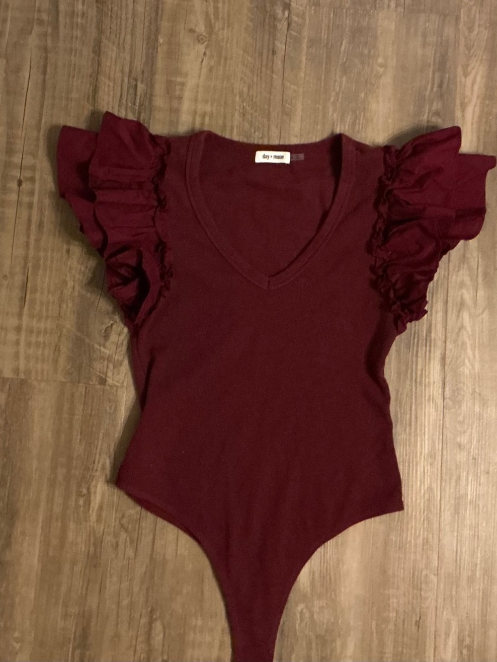 Day+ Moon burgundy V-neck bodysuit / layered ruffled sleeves, size S